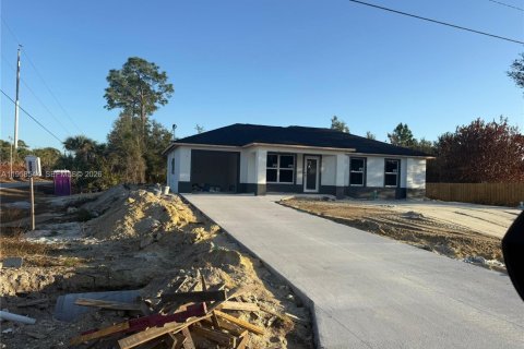 House in Lehigh Acres, Florida 3 bedrooms № 2020827 - photo 2