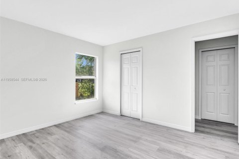 House in Lehigh Acres, Florida 3 bedrooms № 2020827 - photo 25