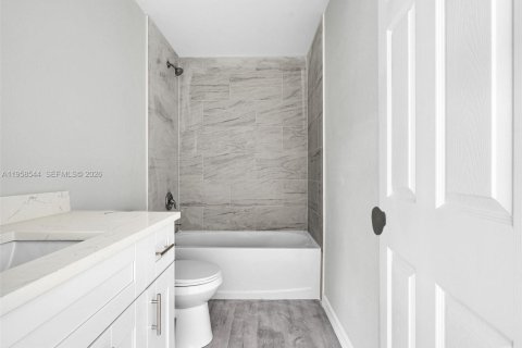 House in Lehigh Acres, Florida 3 bedrooms № 2020827 - photo 26