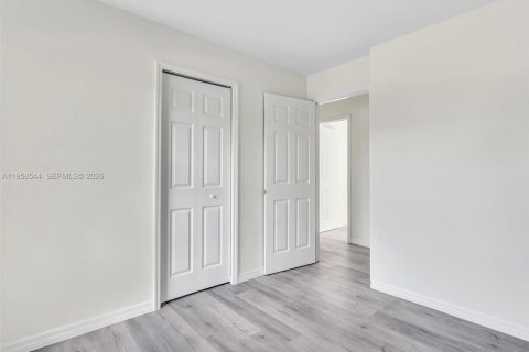 House in Lehigh Acres, Florida 3 bedrooms № 2020827 - photo 30