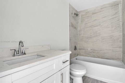 House in Lehigh Acres, Florida 3 bedrooms № 2020827 - photo 27