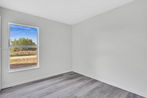 House in Lehigh Acres, Florida 3 bedrooms № 2020827 - photo 18