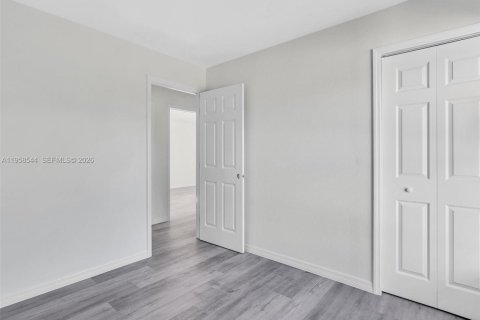 House in Lehigh Acres, Florida 3 bedrooms № 2020827 - photo 20