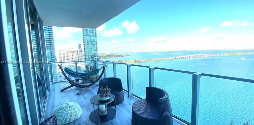 Condominio en Miami, Florida, 3 dormitorios № 1958272