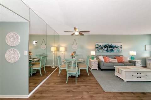 Copropriété à vendre à Sarasota, Floride: 2 chambres, 101.26 m2 № 2150837 - photo 5