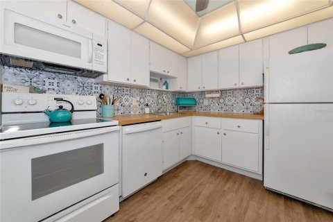 Copropriété à vendre à Sarasota, Floride: 2 chambres, 101.26 m2 № 2150837 - photo 9