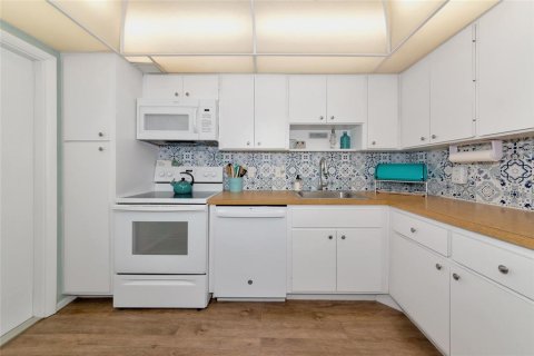 Copropriété à vendre à Sarasota, Floride: 2 chambres, 101.26 m2 № 2150837 - photo 8