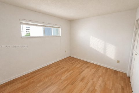 Condominio en alquiler en Miami, Florida, 2 dormitorios, 57.23 m2 № 2271397 - foto 5