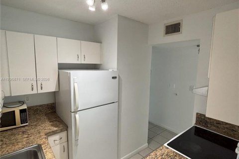 Condominio en alquiler en Miami, Florida, 2 dormitorios, 57.23 m2 № 2271397 - foto 13