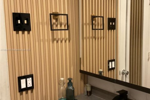 Condominio en venta en Hallandale Beach, Florida, 1 dormitorio, 60.39 m2 № 2017886 - foto 7