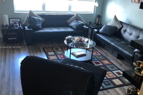 Condominio en venta en Hallandale Beach, Florida, 1 dormitorio, 60.39 m2 № 2017886 - foto 10