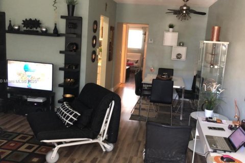 Condominio en venta en Hallandale Beach, Florida, 1 dormitorio, 60.39 m2 № 2017886 - foto 11