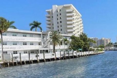 Condominio en venta en Hallandale Beach, Florida, 1 dormitorio, 60.39 m2 № 2017886 - foto 2
