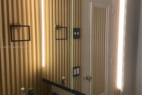 Condominio en venta en Hallandale Beach, Florida, 1 dormitorio, 60.39 m2 № 2017886 - foto 4