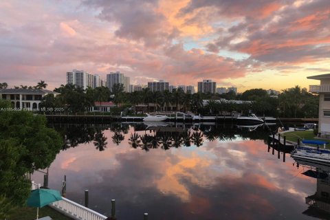 Condominio en venta en Hallandale Beach, Florida, 1 dormitorio, 60.39 m2 № 2017886 - foto 13