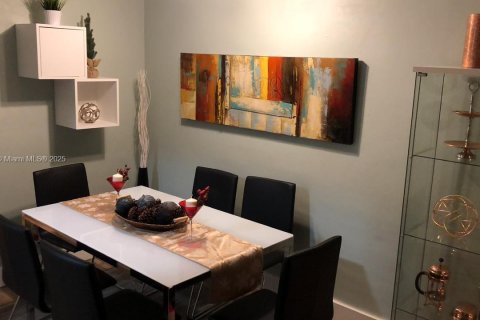 Condominio en venta en Hallandale Beach, Florida, 1 dormitorio, 60.39 m2 № 2017886 - foto 12