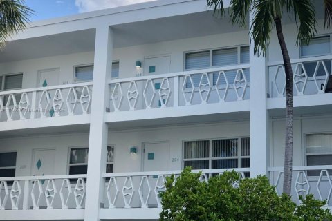 Condominio en venta en Hallandale Beach, Florida, 1 dormitorio, 60.39 m2 № 2017886 - foto 15