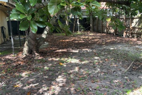 House in Miami, Florida 2 bedrooms, 104.61 sq.m. № 1948710 - photo 28