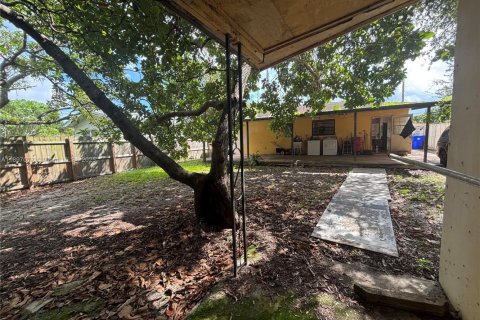 House in Miami, Florida 2 bedrooms, 104.61 sq.m. № 1948710 - photo 24
