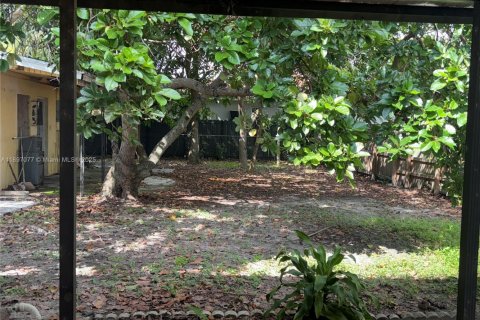 House in Miami, Florida 2 bedrooms, 104.61 sq.m. № 1948710 - photo 22