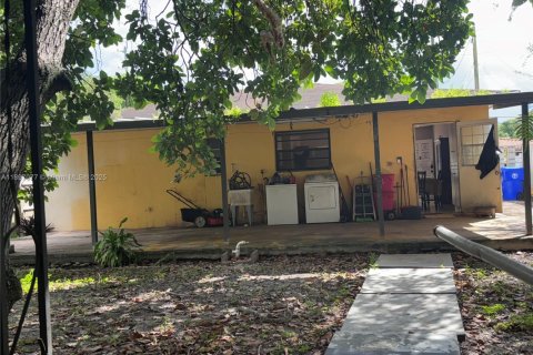 House in Miami, Florida 2 bedrooms, 104.61 sq.m. № 1948710 - photo 19