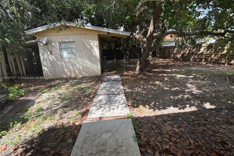 House in Miami, Florida 2 bedrooms, 104.61 sq.m. № 1948710 - photo 23