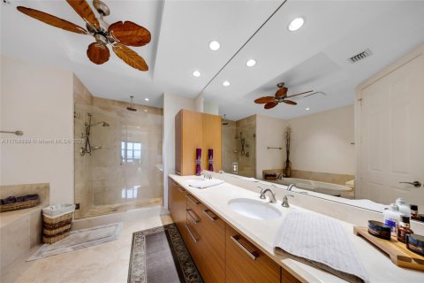 Condo in Lauderdale-by-the-Sea, Florida, 2 bedrooms  № 1865433 - photo 22