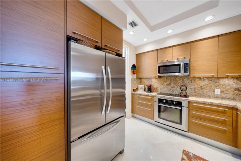 Condo in Lauderdale-by-the-Sea, Florida, 2 bedrooms  № 1865433 - photo 12