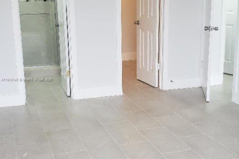 Condominio en alquiler en Miami, Florida, 2 dormitorios, 99.78 m2 № 1972991 - foto 13