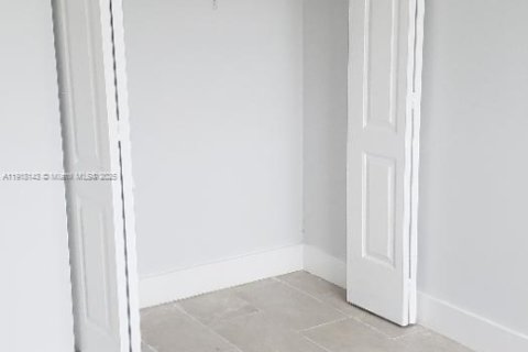 Condominio en alquiler en Miami, Florida, 2 dormitorios, 99.78 m2 № 1972991 - foto 22