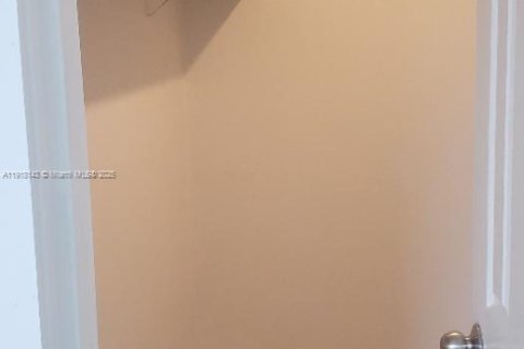 Condominio en alquiler en Miami, Florida, 2 dormitorios, 99.78 m2 № 1972991 - foto 14