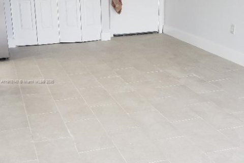 Condominio en alquiler en Miami, Florida, 2 dormitorios, 99.78 m2 № 1972991 - foto 3