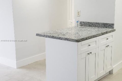 Condominio en alquiler en Miami, Florida, 2 dormitorios, 99.78 m2 № 1972991 - foto 6