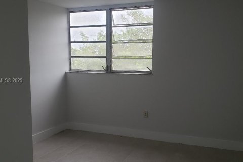 Condominio en alquiler en Miami, Florida, 2 dormitorios, 99.78 m2 № 1972991 - foto 10