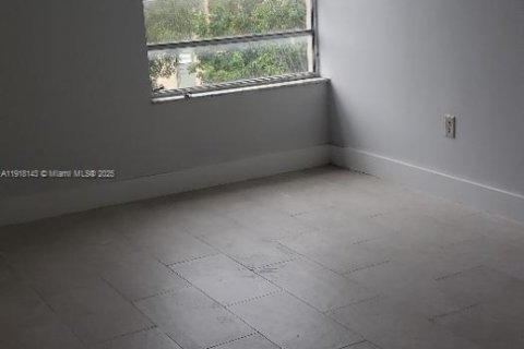 Condominio en alquiler en Miami, Florida, 2 dormitorios, 99.78 m2 № 1972991 - foto 21
