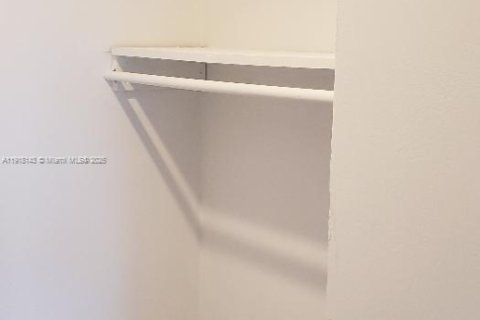 Condominio en alquiler en Miami, Florida, 2 dormitorios, 99.78 m2 № 1972991 - foto 16