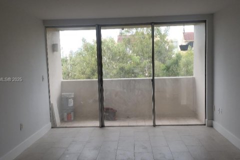 Condominio en alquiler en Miami, Florida, 2 dormitorios, 99.78 m2 № 1972991 - foto 2
