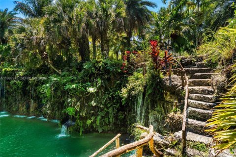 Casa en venta en Miami, Florida, 3 dormitorios, 238.2 m2 № 2184518 - foto 4