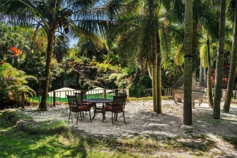 Casa en venta en Miami, Florida, 3 dormitorios, 238.2 m2 № 2184518 - foto 5