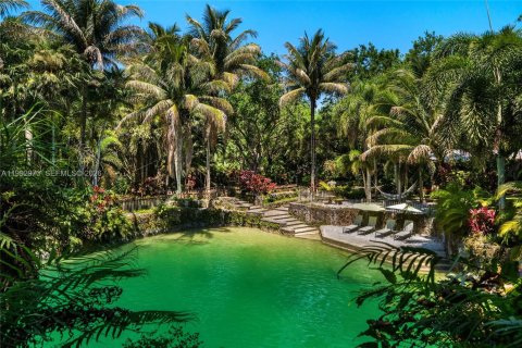 Casa en Miami, Florida 3 dormitorios, 238.2 m2 № 2184518