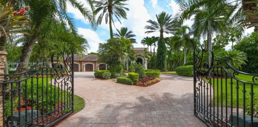 House in Southwest Ranches, Florida 6 bedrooms, 581.38 sq.m. № 1811703