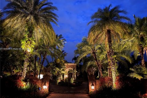 House in Southwest Ranches, Florida 6 bedrooms, 581.38 sq.m. № 1811703 - photo 9