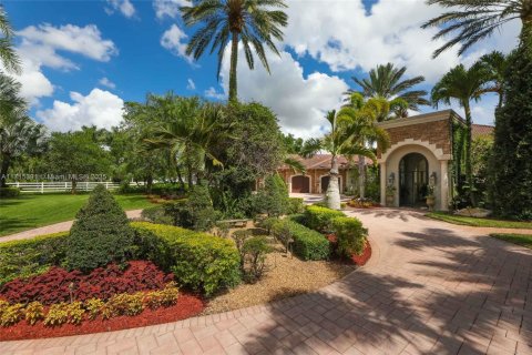 House in Southwest Ranches, Florida 6 bedrooms, 581.38 sq.m. № 1811703 - photo 5