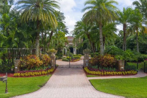 House in Southwest Ranches, Florida 6 bedrooms, 581.38 sq.m. № 1811703 - photo 7