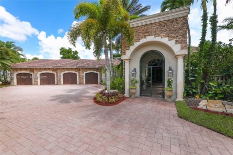 House in Southwest Ranches, Florida 6 bedrooms, 581.38 sq.m. № 1811703 - photo 6