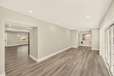 Casa en venta en Clearwater, Florida, 6 dormitorios, 341.88 m2 № 2420502 - foto 19