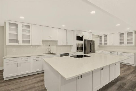 Casa en venta en Clearwater, Florida, 6 dormitorios, 341.88 m2 № 2420502 - foto 10