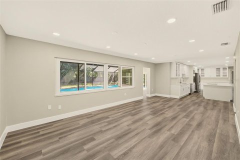 Casa en venta en Clearwater, Florida, 6 dormitorios, 341.88 m2 № 2420502 - foto 16