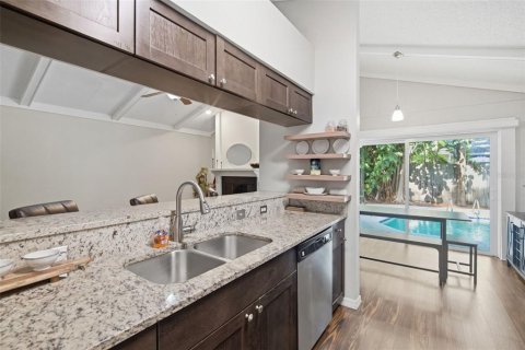 Villa ou maison à vendre à Tampa, Floride: 4 chambres, 240.52 m2 № 2207389 - photo 27