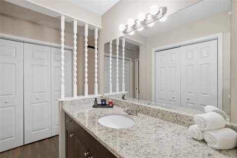 Villa ou maison à vendre à Tampa, Floride: 4 chambres, 240.52 m2 № 2207389 - photo 17